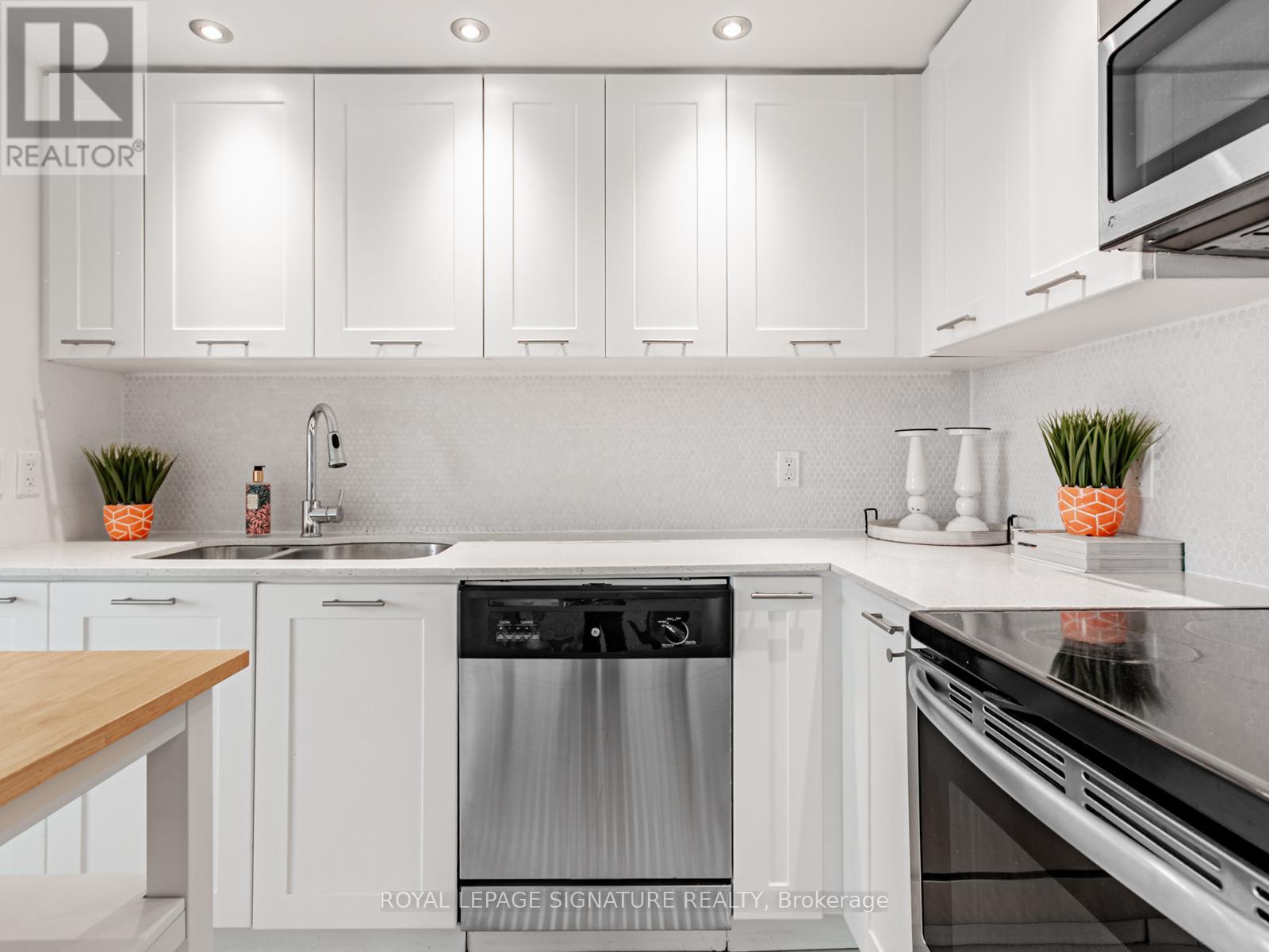 1802 - 2220 Lakeshore Boulevard W, Toronto, Ontario  M8V 0C1 - Photo 6 - W12210267