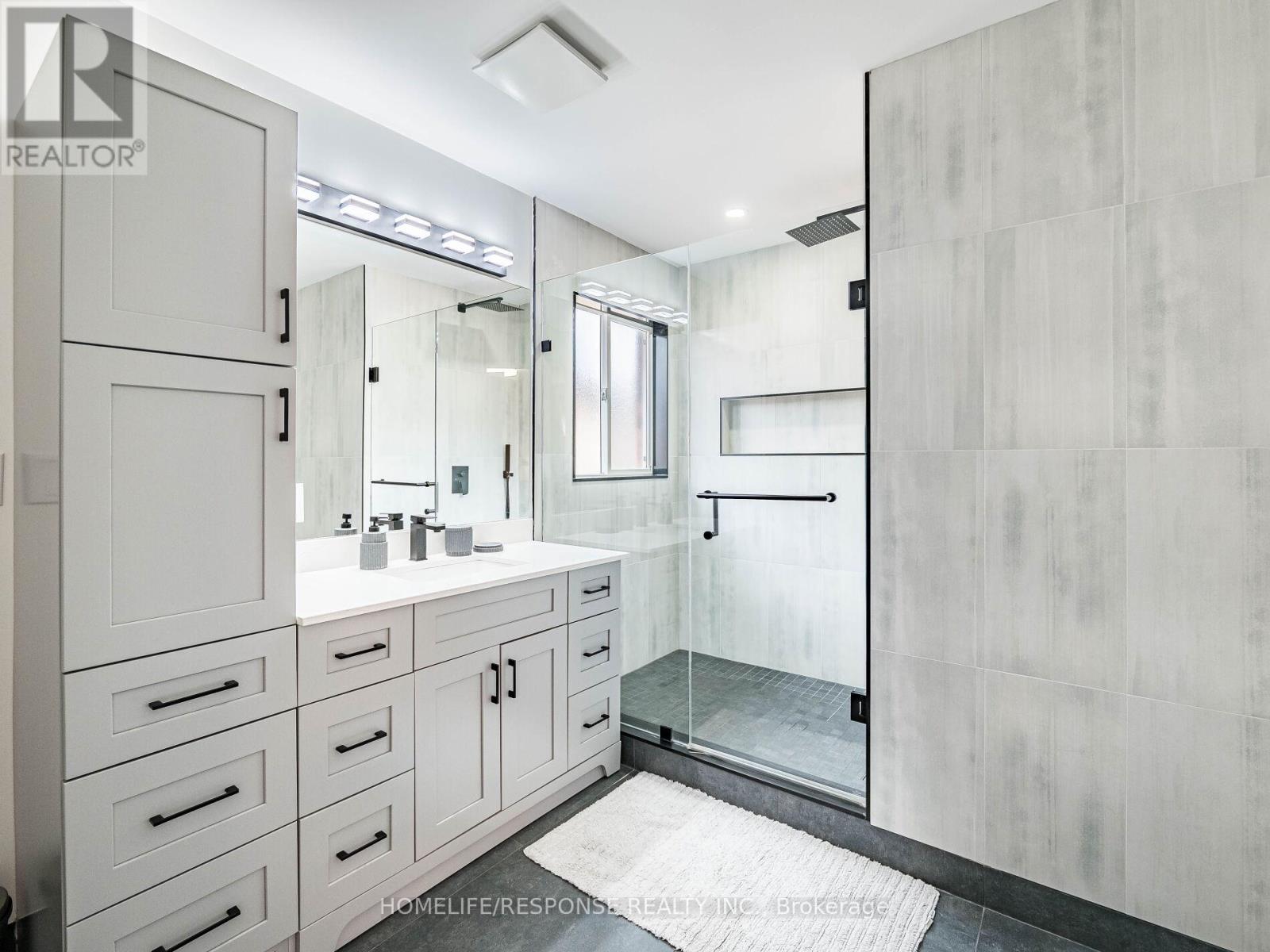 5905 Manzanillo Crescent, Mississauga, Ontario  L5M 6X6 - Photo 24 - W12210269