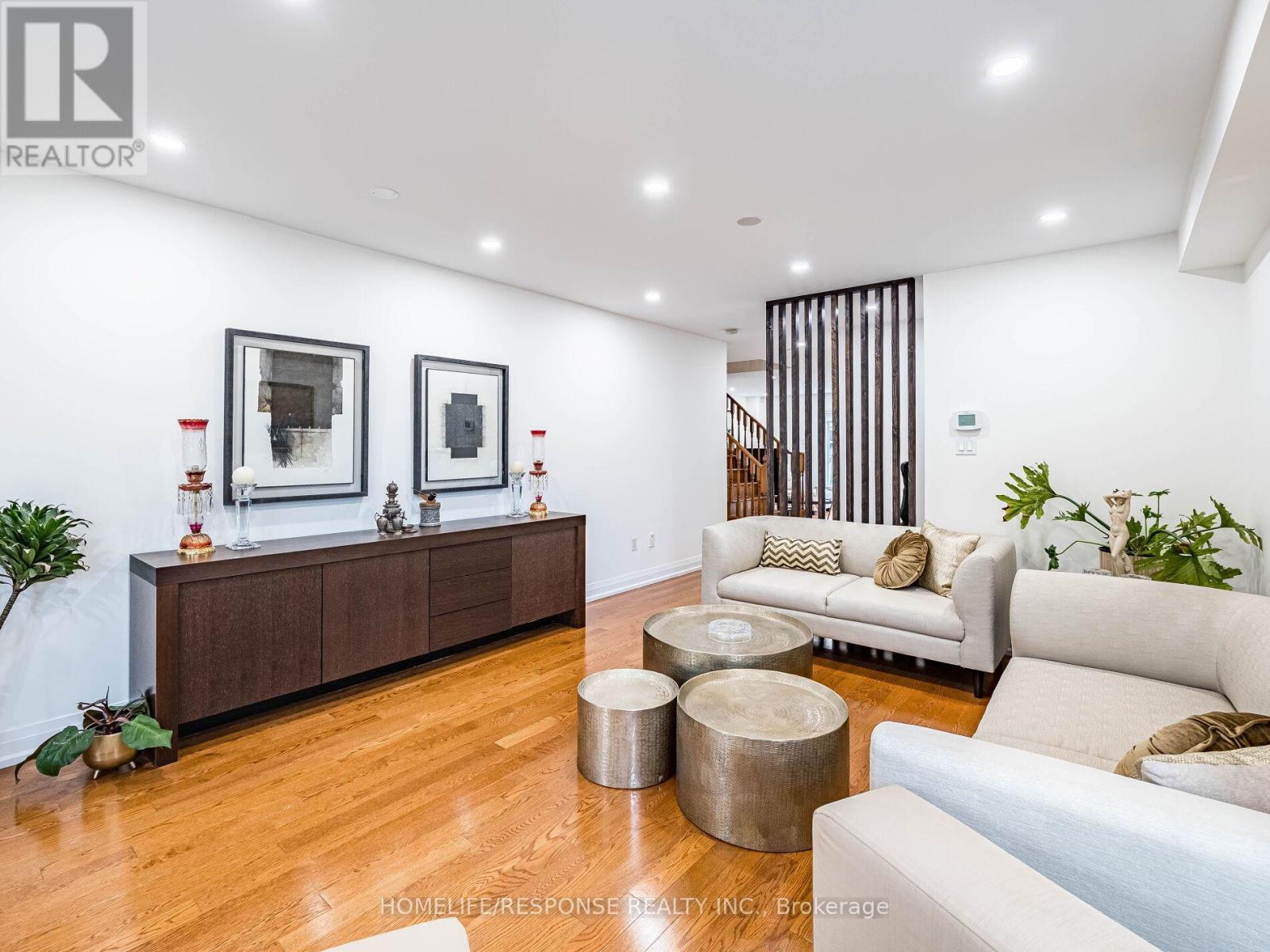 5905 Manzanillo Crescent, Mississauga, Ontario  L5M 6X6 - Photo 6 - W12210269