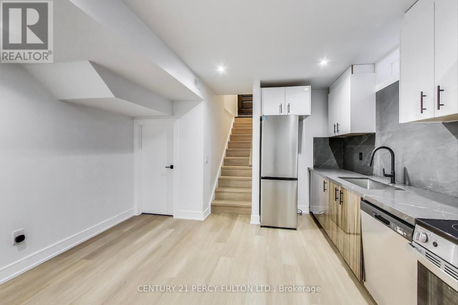 3 - 18 Springhurst Avenue, Toronto (South Parkdale), Ontario  M6K 1A9 - Photo 4 - W12210309