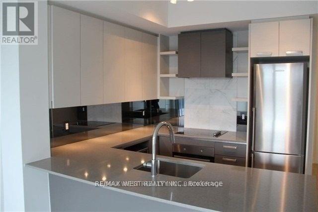 621 - 1830 Bloor Street W, Toronto, Ontario  M6P 3K6 - Photo 2 - W12210311