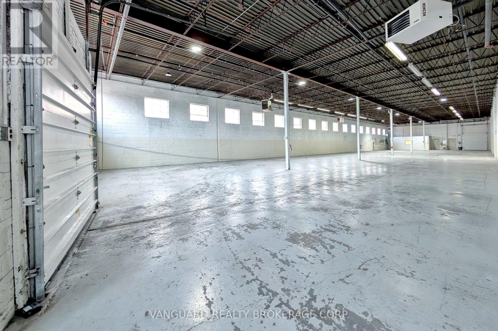 850 Flint Road, Toronto (York University Heights), Ontario  M3J 2J5 - Photo 12 - W12210312