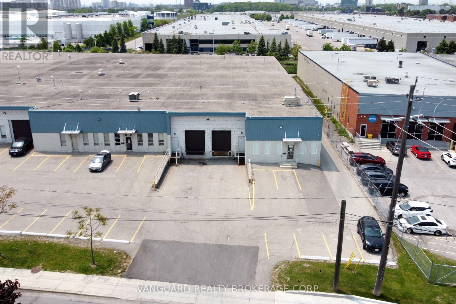 850 Flint Road, Toronto (York University Heights), Ontario  M3J 2J5 - Photo 2 - W12210312