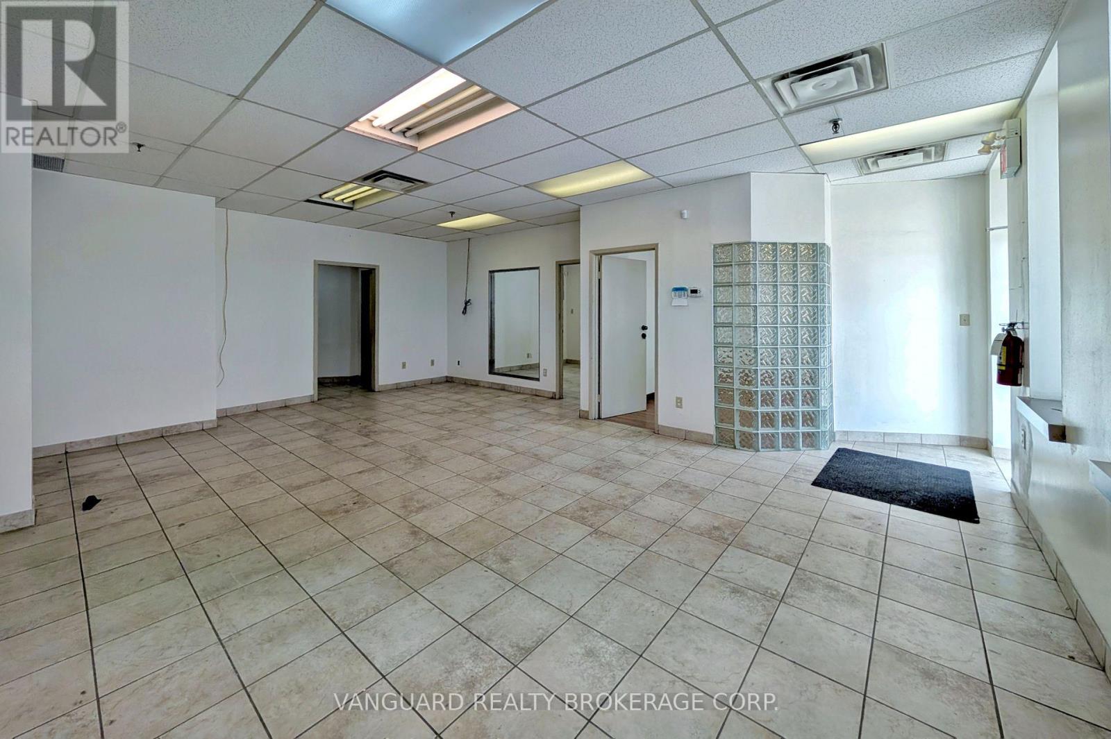 850 Flint Road, Toronto (York University Heights), Ontario  M3J 2J5 - Photo 5 - W12210312