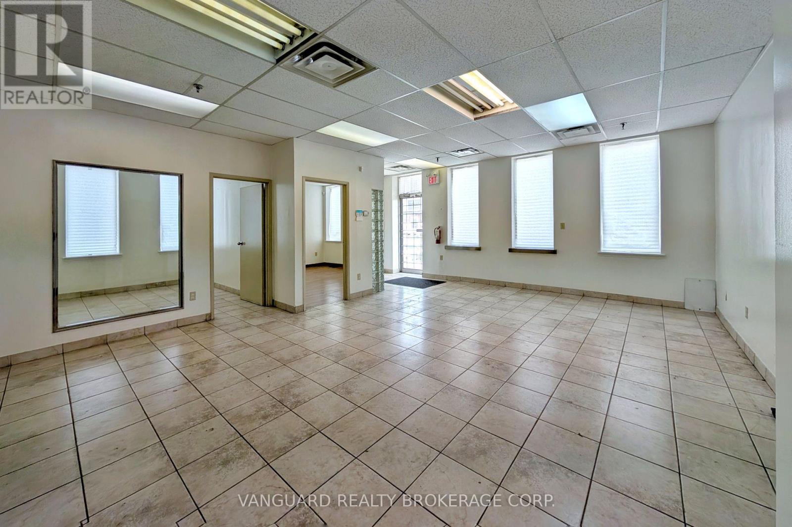 850 Flint Road, Toronto (York University Heights), Ontario  M3J 2J5 - Photo 6 - W12210312
