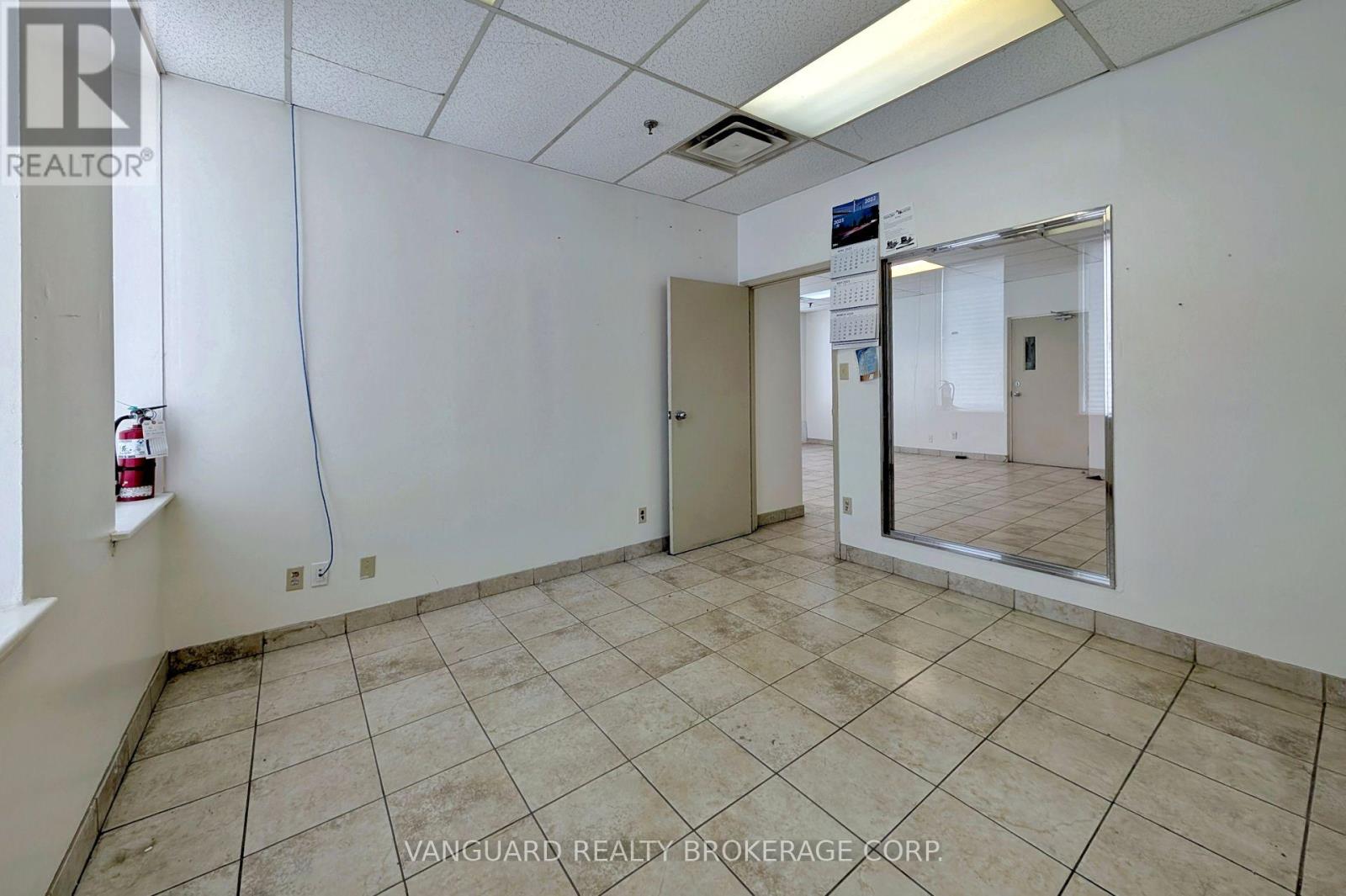850 Flint Road, Toronto (York University Heights), Ontario  M3J 2J5 - Photo 8 - W12210312
