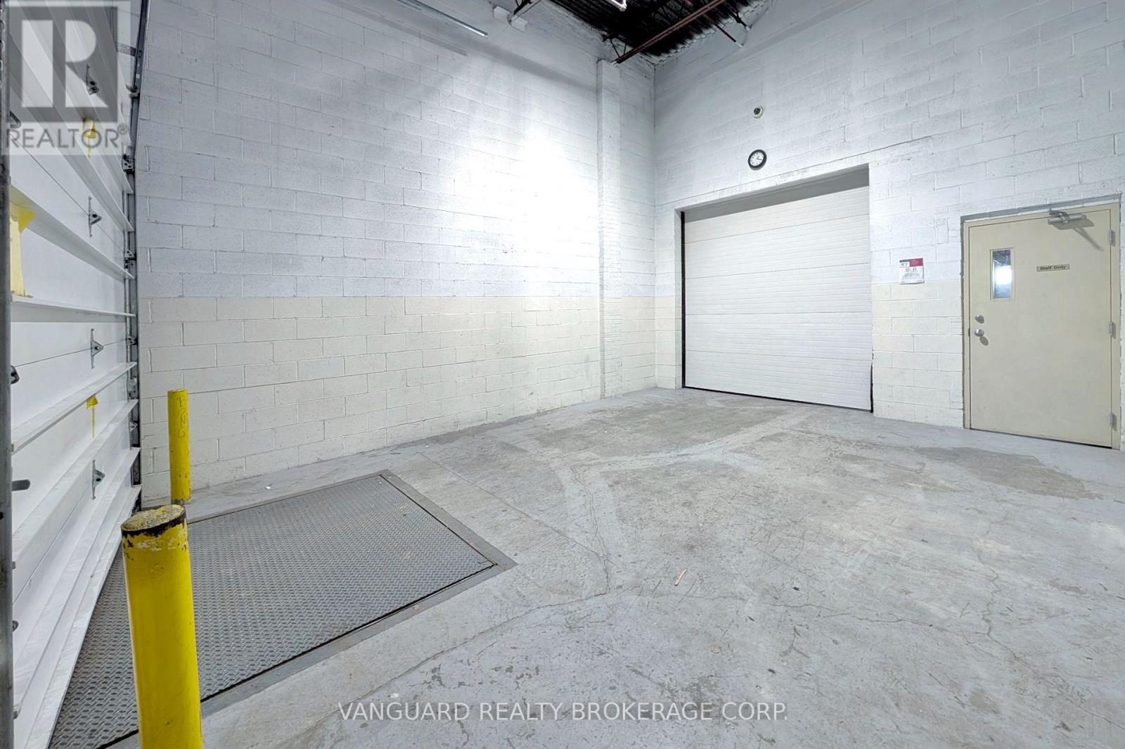 850 Flint Road, Toronto (York University Heights), Ontario  M3J 2J5 - Photo 9 - W12210312