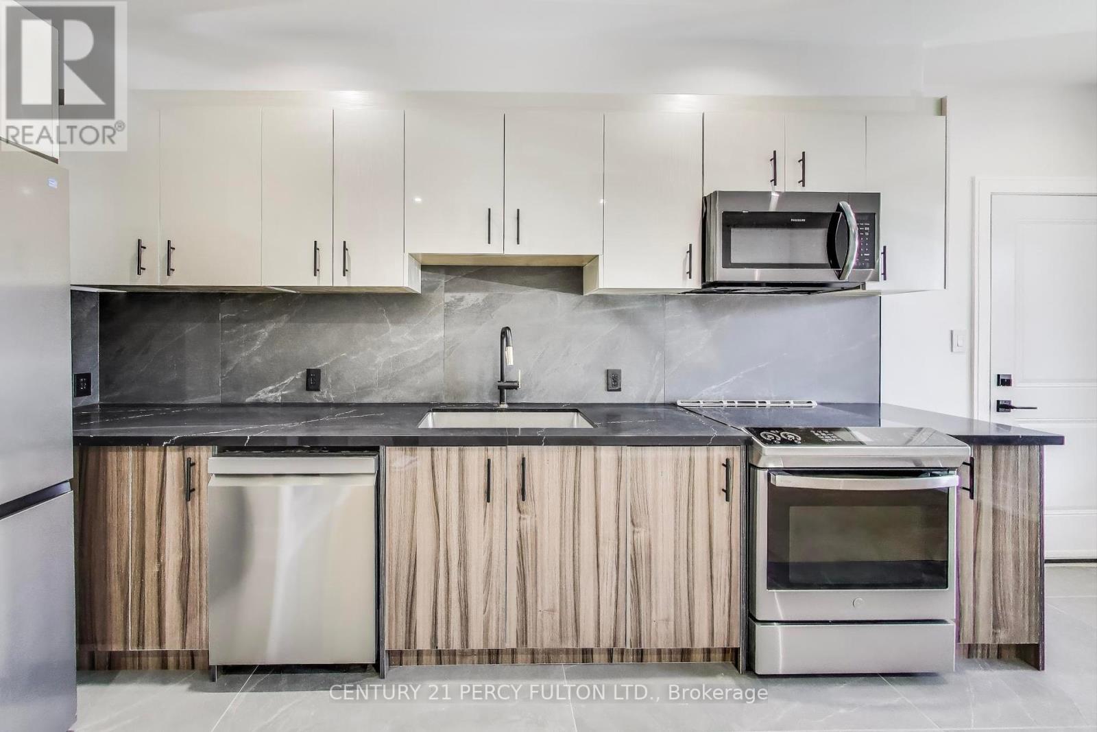 Unit 2 - 18 Springhurst Avenue, Toronto (South Parkdale), Ontario  M6K 1A9 - Photo 5 - W12210319