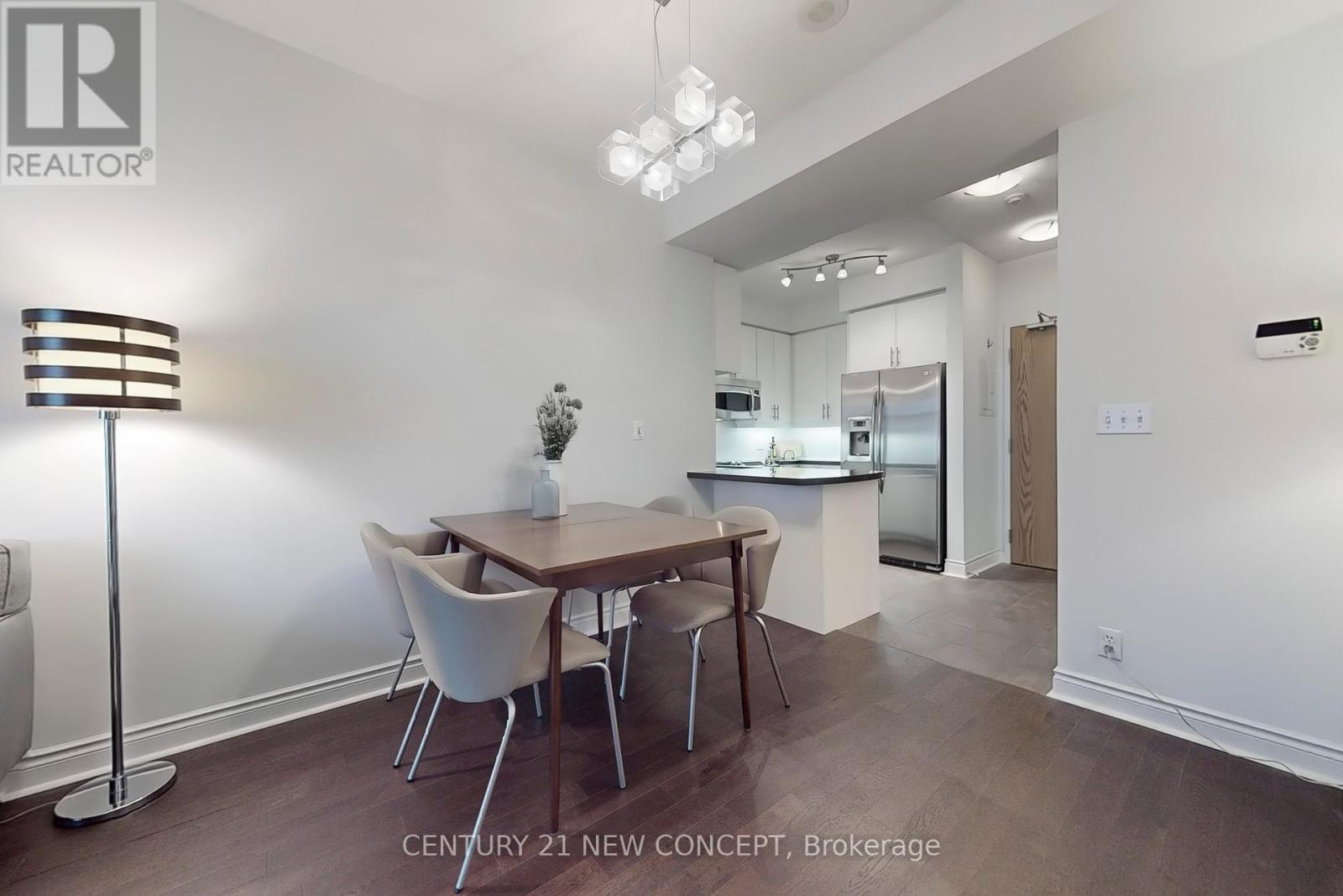 704 - 1900 Lake Shore Boulevard W, Toronto, Ontario  M6S 1A4 - Photo 18 - W12210325