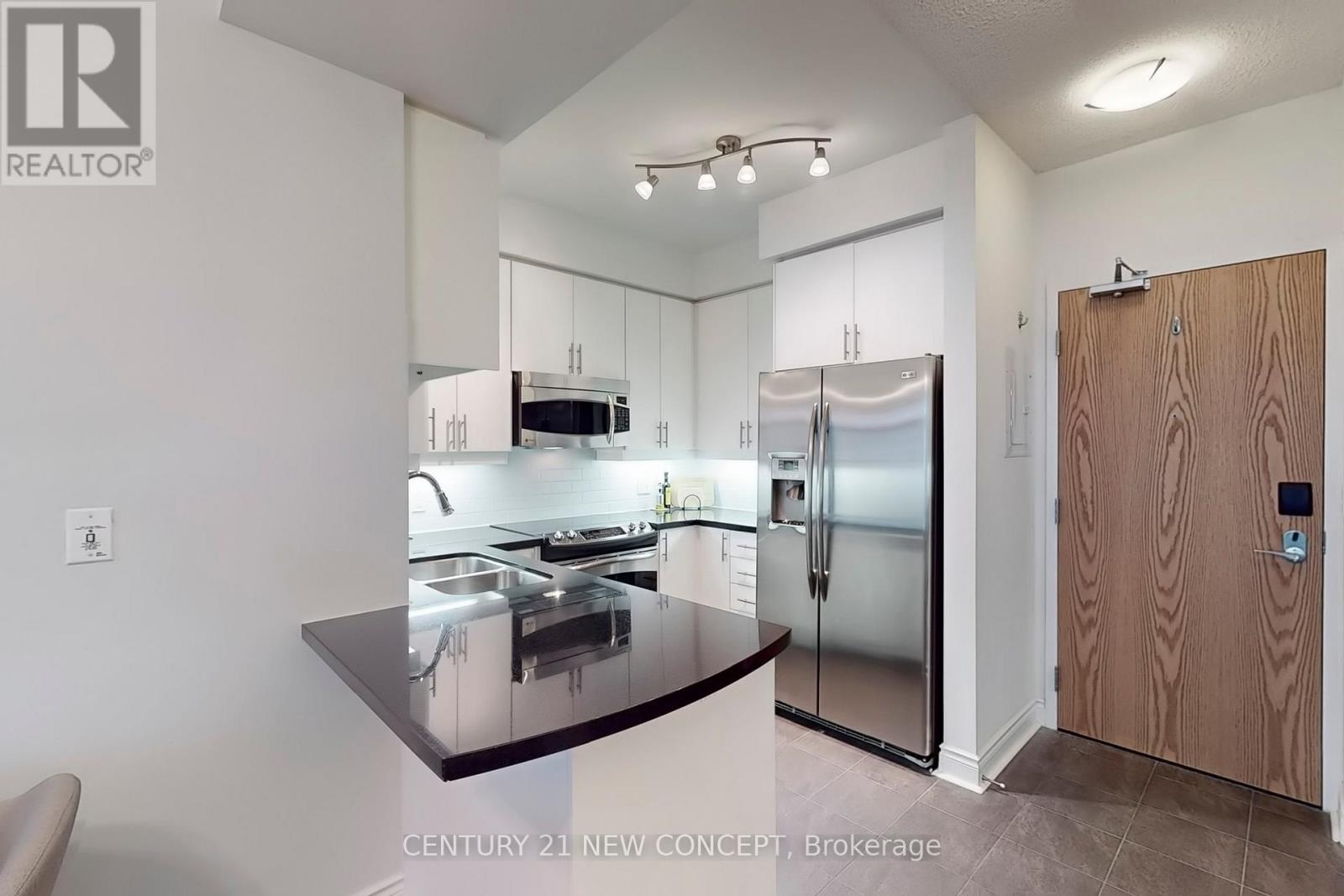 704 - 1900 Lake Shore Boulevard W, Toronto, Ontario  M6S 1A4 - Photo 19 - W12210325