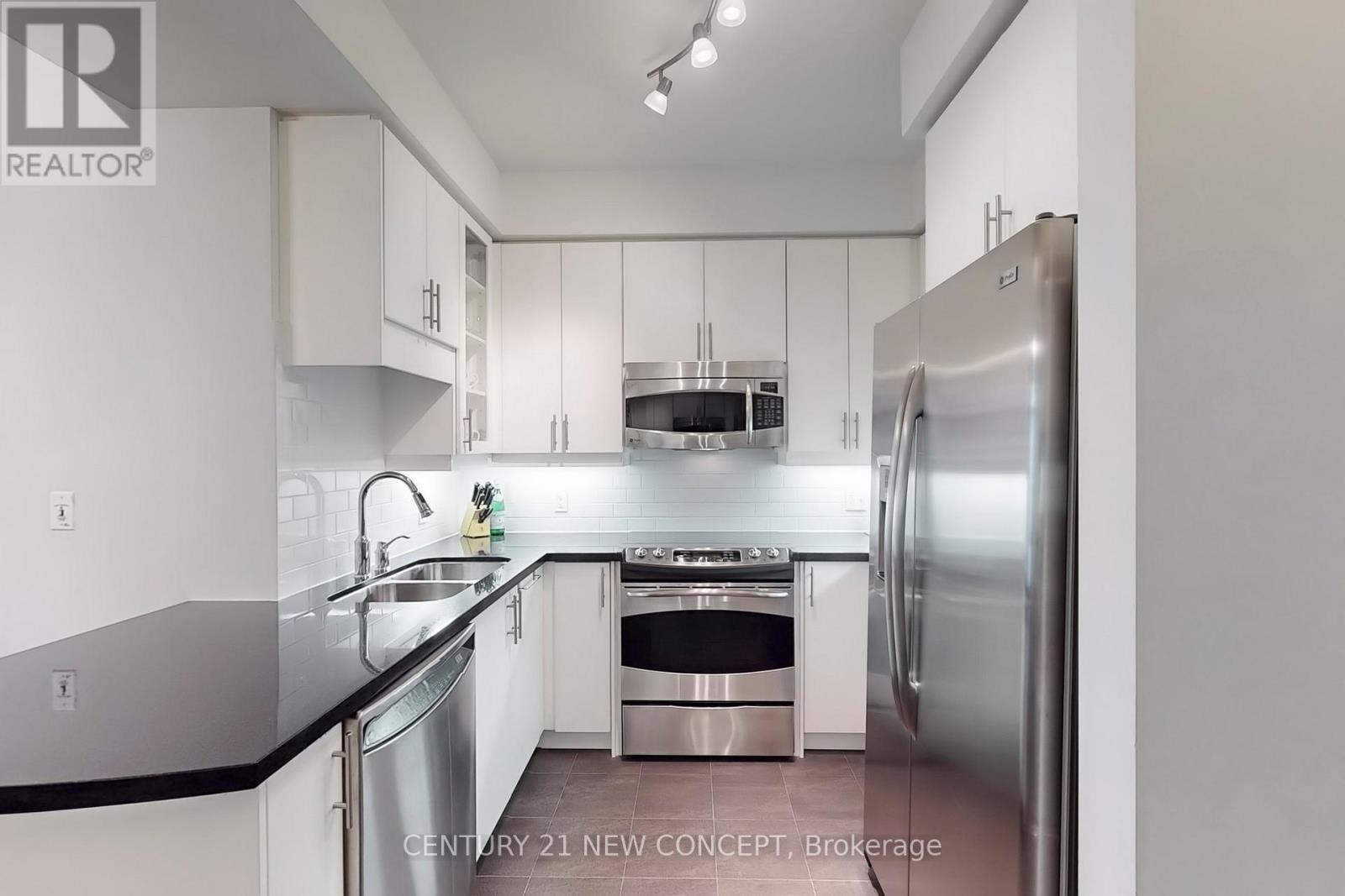 704 - 1900 Lake Shore Boulevard W, Toronto, Ontario  M6S 1A4 - Photo 21 - W12210325