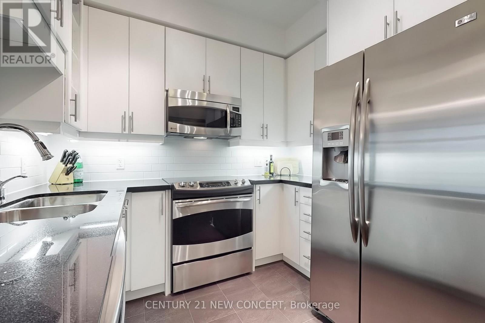 704 - 1900 Lake Shore Boulevard W, Toronto, Ontario  M6S 1A4 - Photo 22 - W12210325