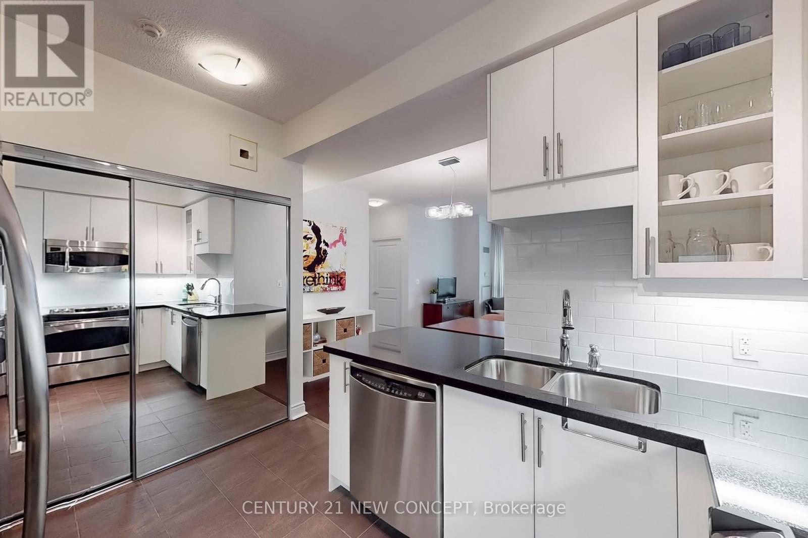 704 - 1900 Lake Shore Boulevard W, Toronto, Ontario  M6S 1A4 - Photo 23 - W12210325