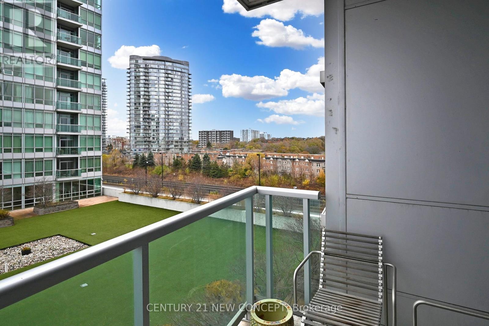 704 - 1900 Lake Shore Boulevard W, Toronto, Ontario  M6S 1A4 - Photo 33 - W12210325
