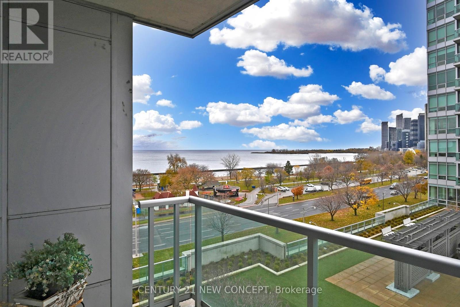 704 - 1900 Lake Shore Boulevard W, Toronto, Ontario  M6S 1A4 - Photo 34 - W12210325