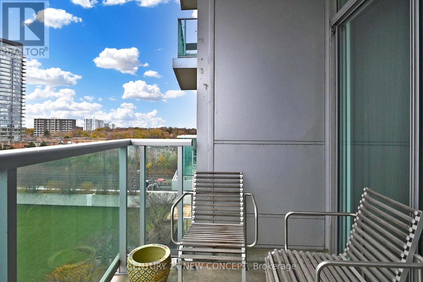 704 - 1900 Lake Shore Boulevard W, Toronto, Ontario  M6S 1A4 - Photo 35 - W12210325