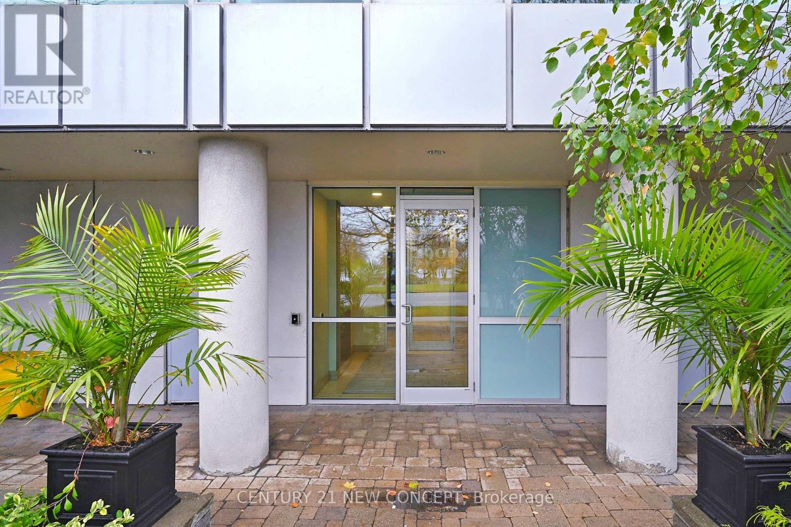704 - 1900 Lake Shore Boulevard W, Toronto, Ontario  M6S 1A4 - Photo 5 - W12210325
