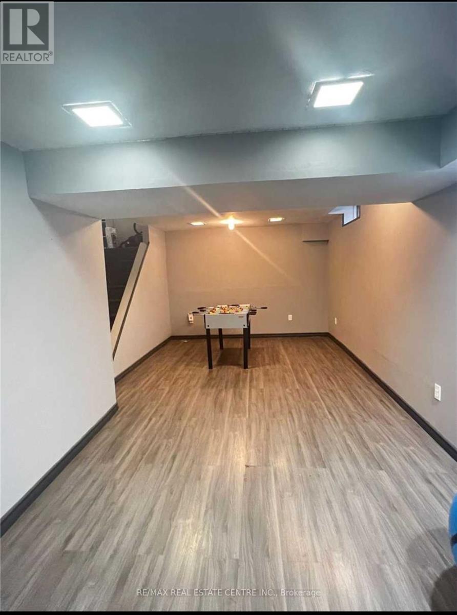 2419 Brasilia Circle, Mississauga, Ontario  L5N 2E9 - Photo 15 - W12210338
