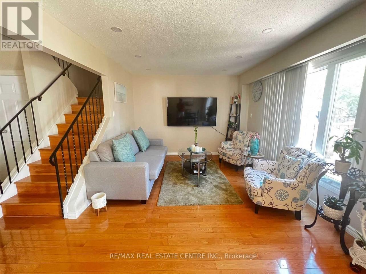 2419 Brasilia Circle, Mississauga, Ontario  L5N 2E9 - Photo 5 - W12210338