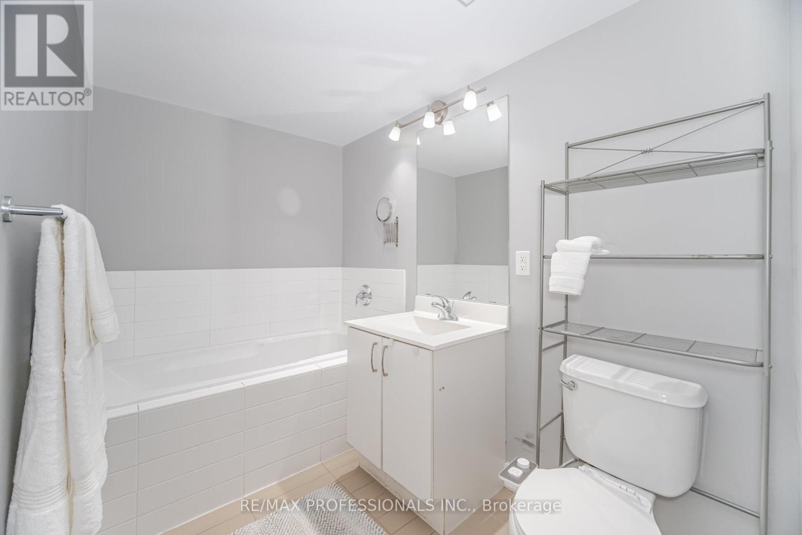 2302 - 155 Legion Road N, Toronto, Ontario  M8Y 0A7 - Photo 21 - W12210348