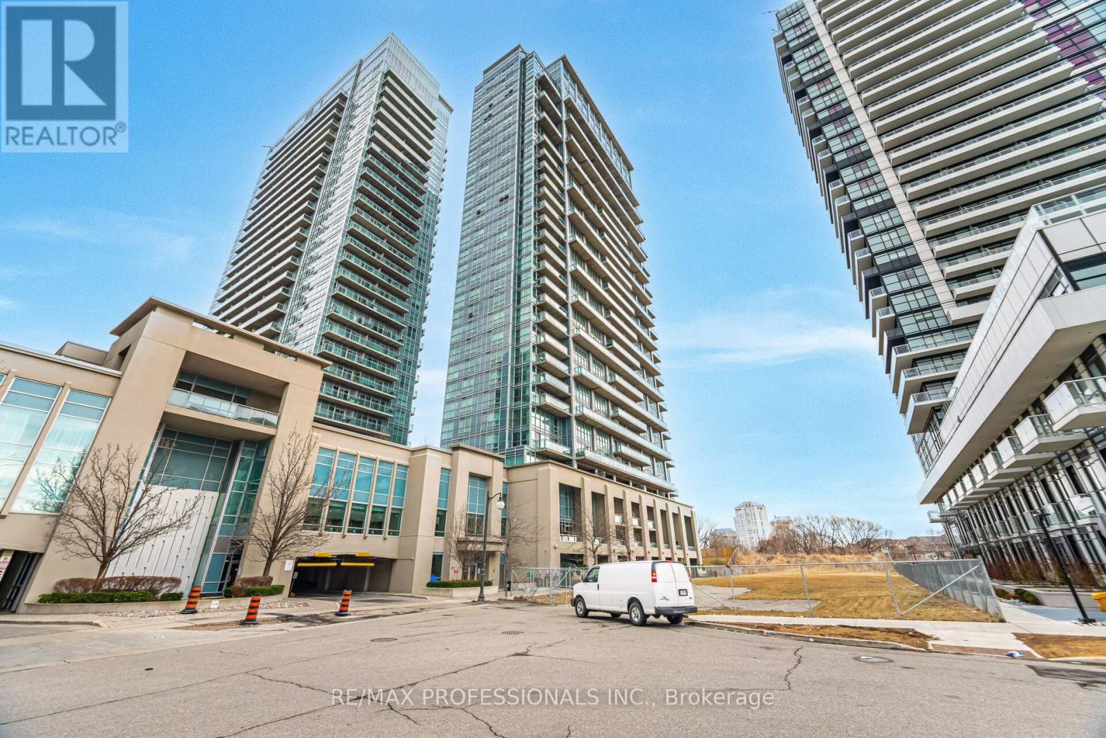 2302 - 155 Legion Road N, Toronto, Ontario  M8Y 0A7 - Photo 3 - W12210348