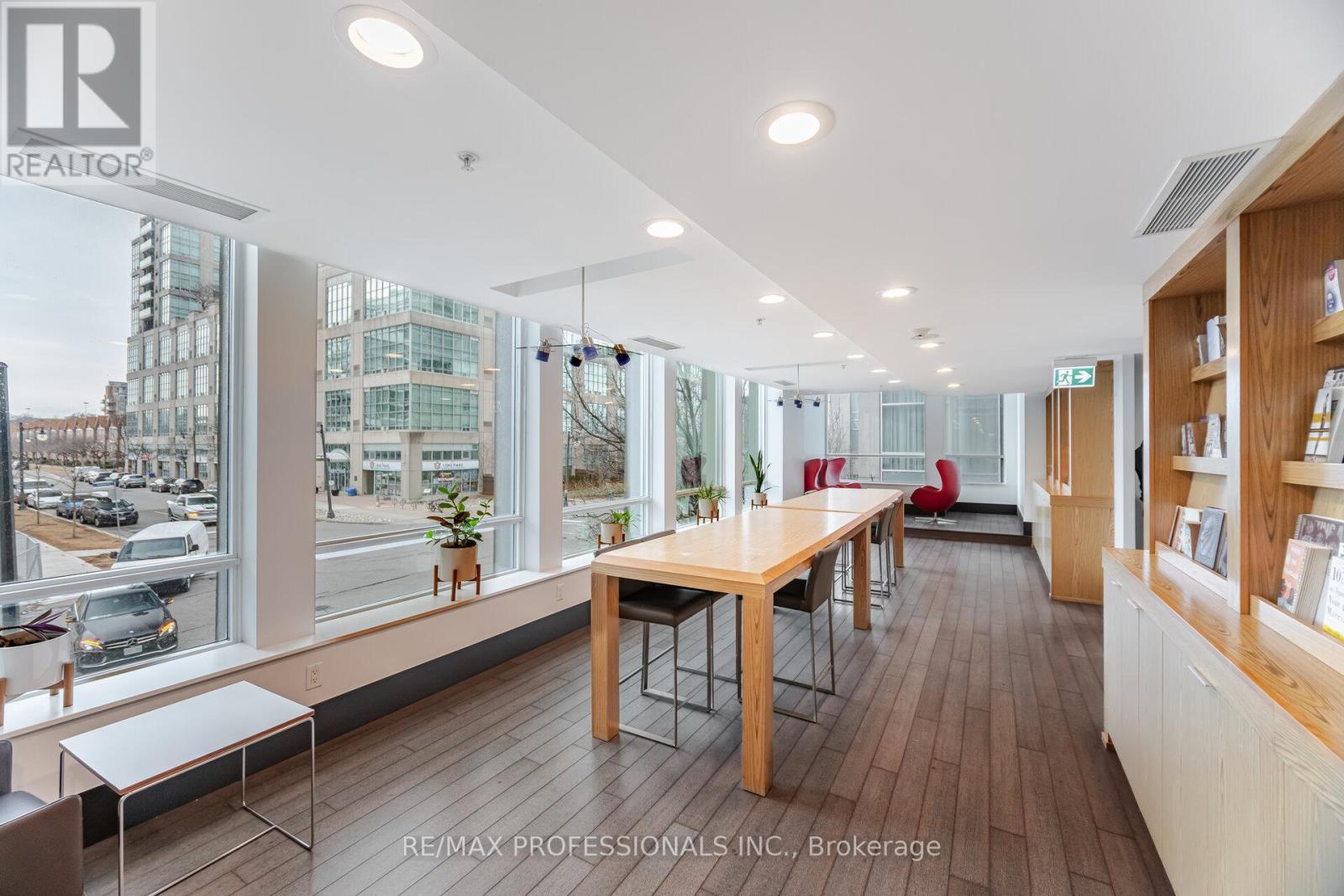 2302 - 155 Legion Road N, Toronto, Ontario  M8Y 0A7 - Photo 32 - W12210348