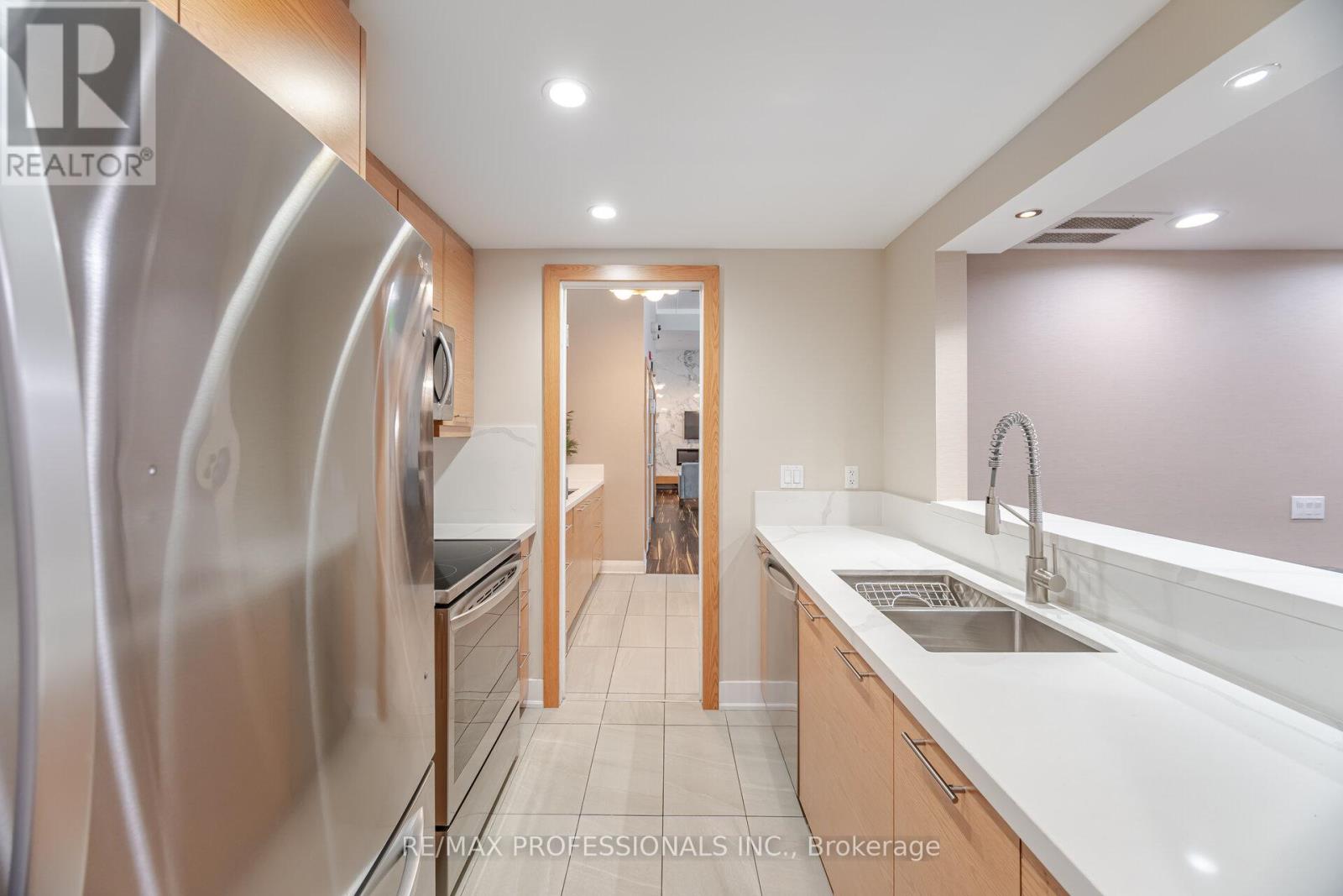2302 - 155 Legion Road N, Toronto, Ontario  M8Y 0A7 - Photo 47 - W12210348
