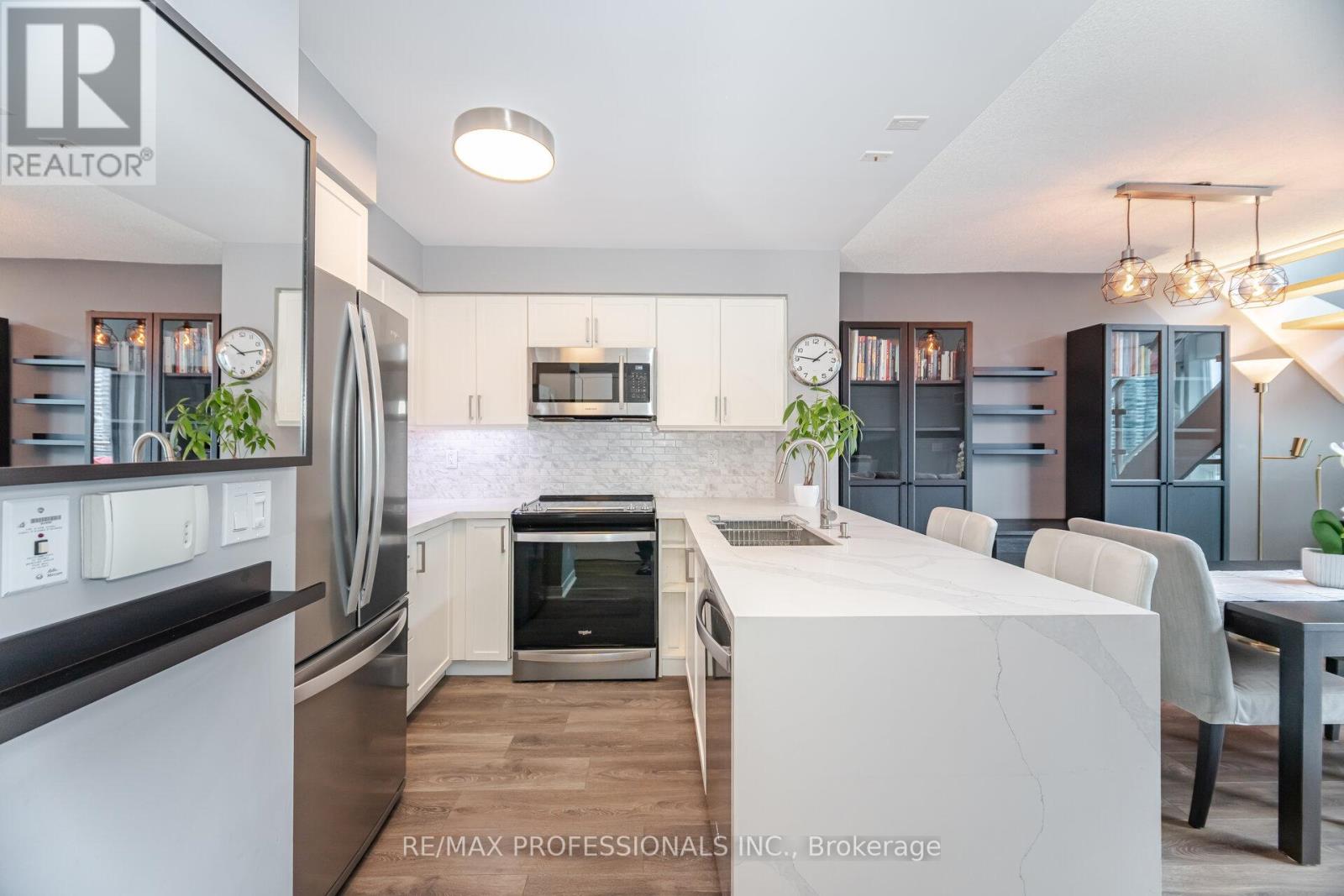 2302 - 155 Legion Road N, Toronto, Ontario  M8Y 0A7 - Photo 6 - W12210348