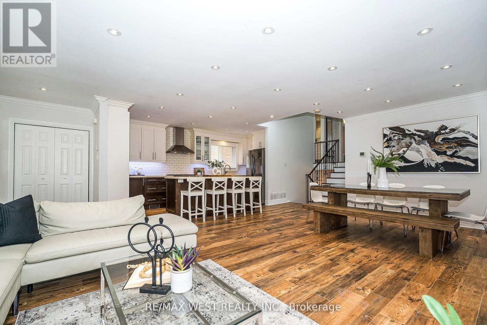 17 Forest Path Court, Toronto, Ontario  M9V 1L4 - Photo 10 - W12210353