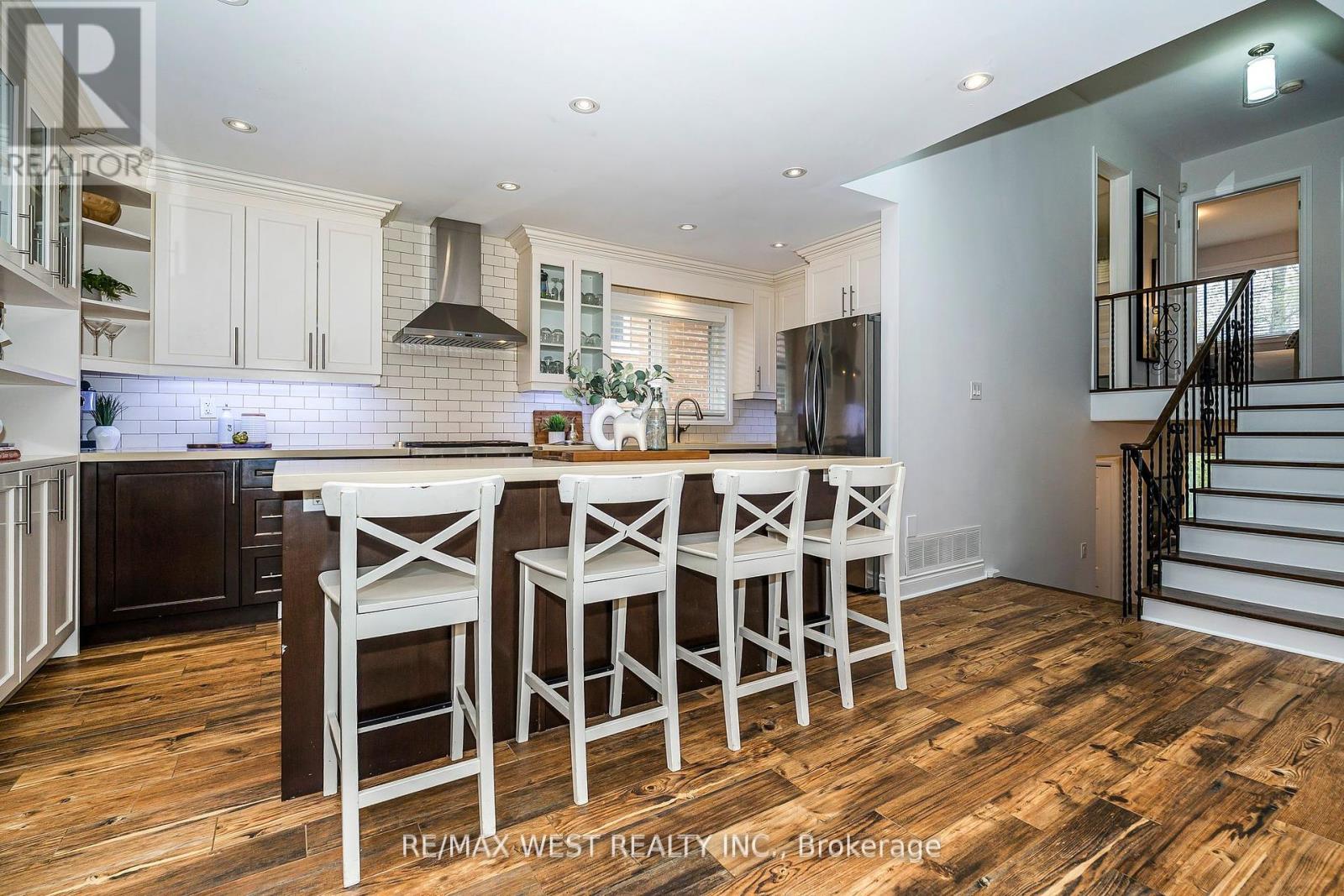 17 Forest Path Court, Toronto, Ontario  M9V 1L4 - Photo 12 - W12210353