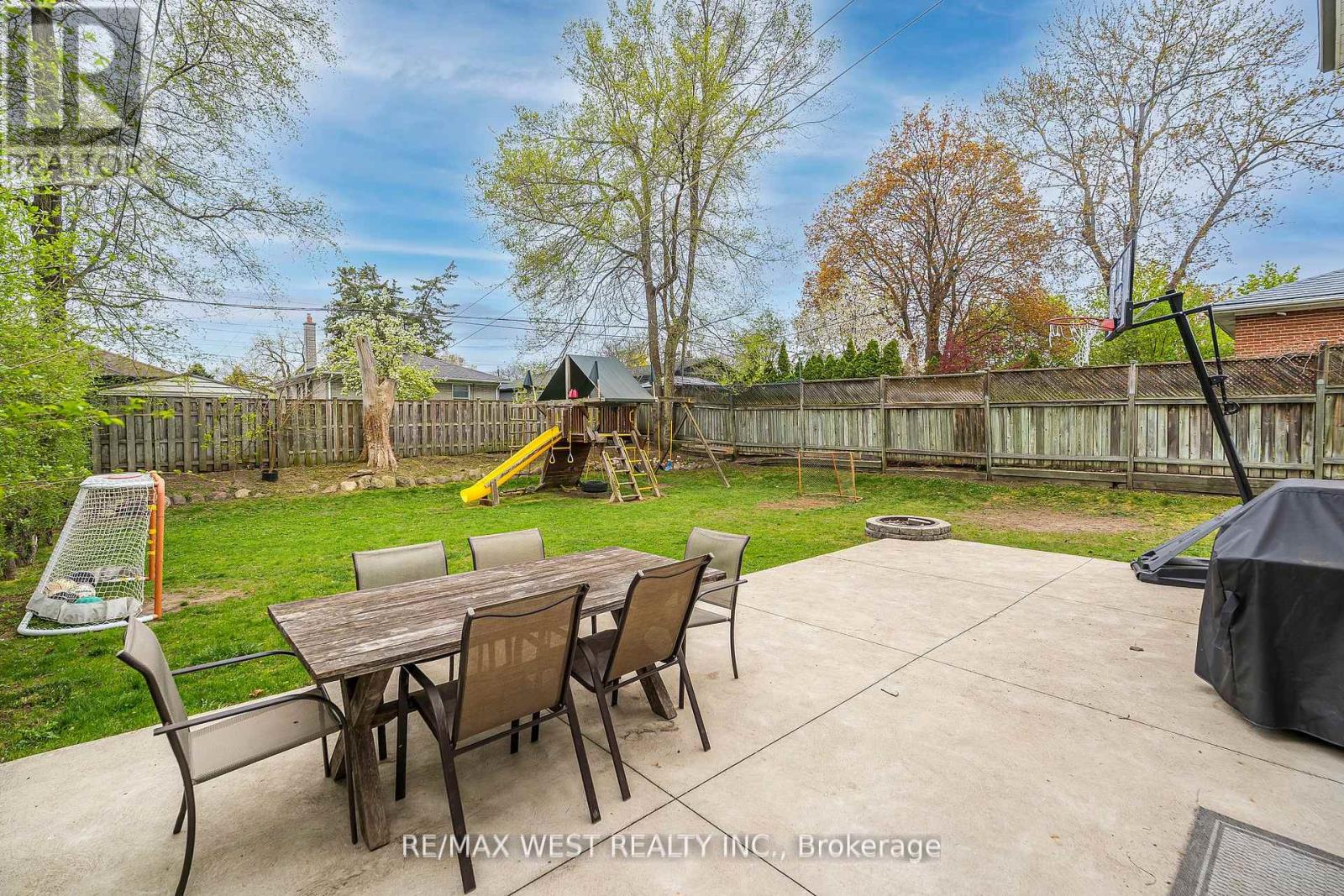 17 Forest Path Court, Toronto, Ontario  M9V 1L4 - Photo 32 - W12210353