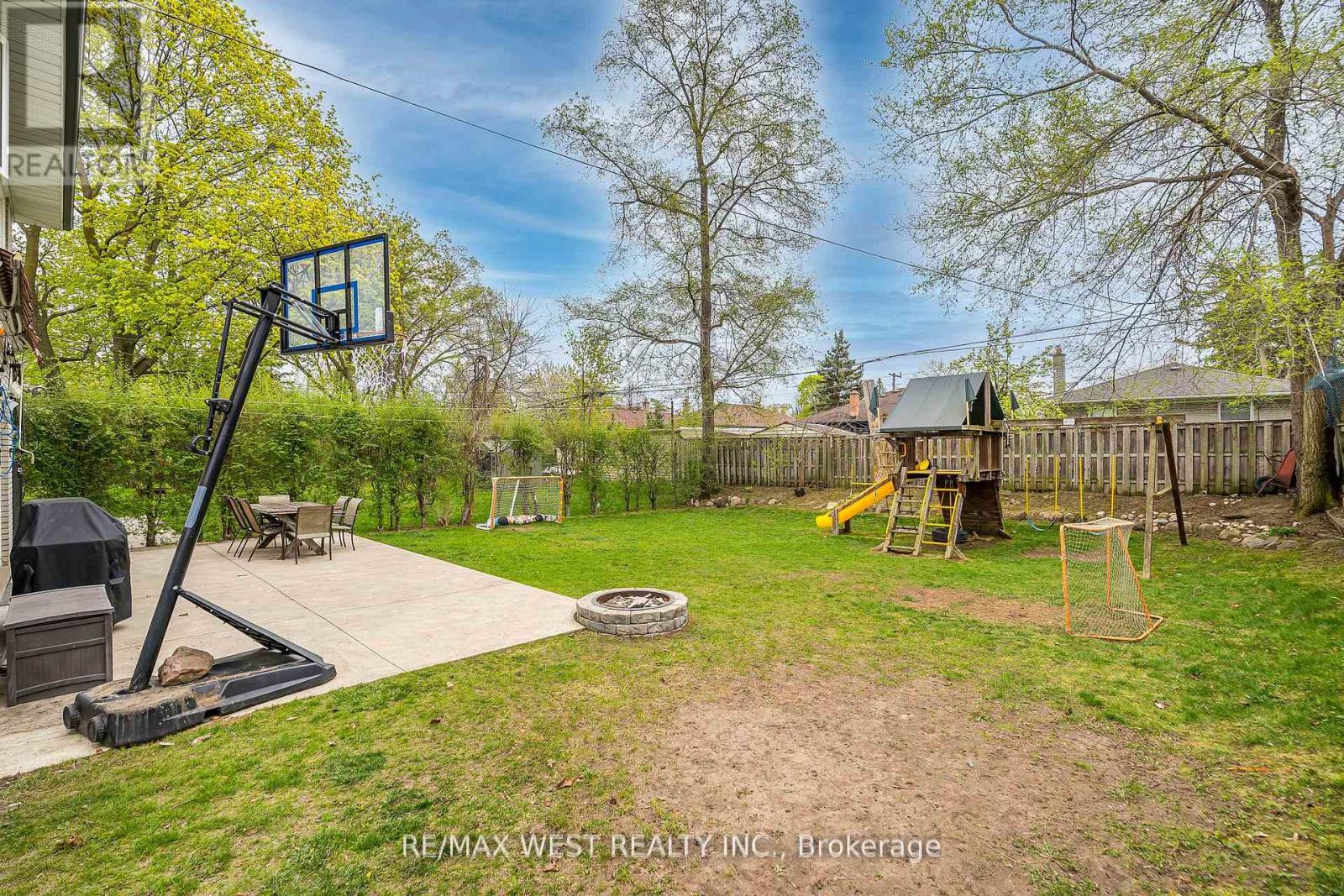 17 Forest Path Court, Toronto, Ontario  M9V 1L4 - Photo 33 - W12210353