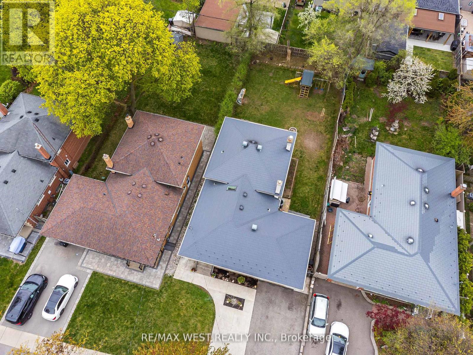 17 Forest Path Court, Toronto, Ontario  M9V 1L4 - Photo 35 - W12210353