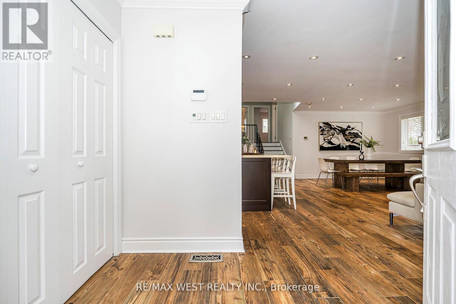 17 Forest Path Court, Toronto, Ontario  M9V 1L4 - Photo 4 - W12210353