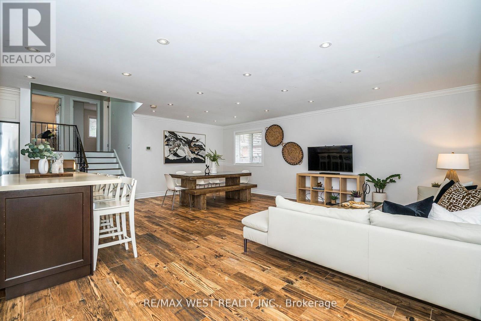 17 Forest Path Court, Toronto, Ontario  M9V 1L4 - Photo 6 - W12210353