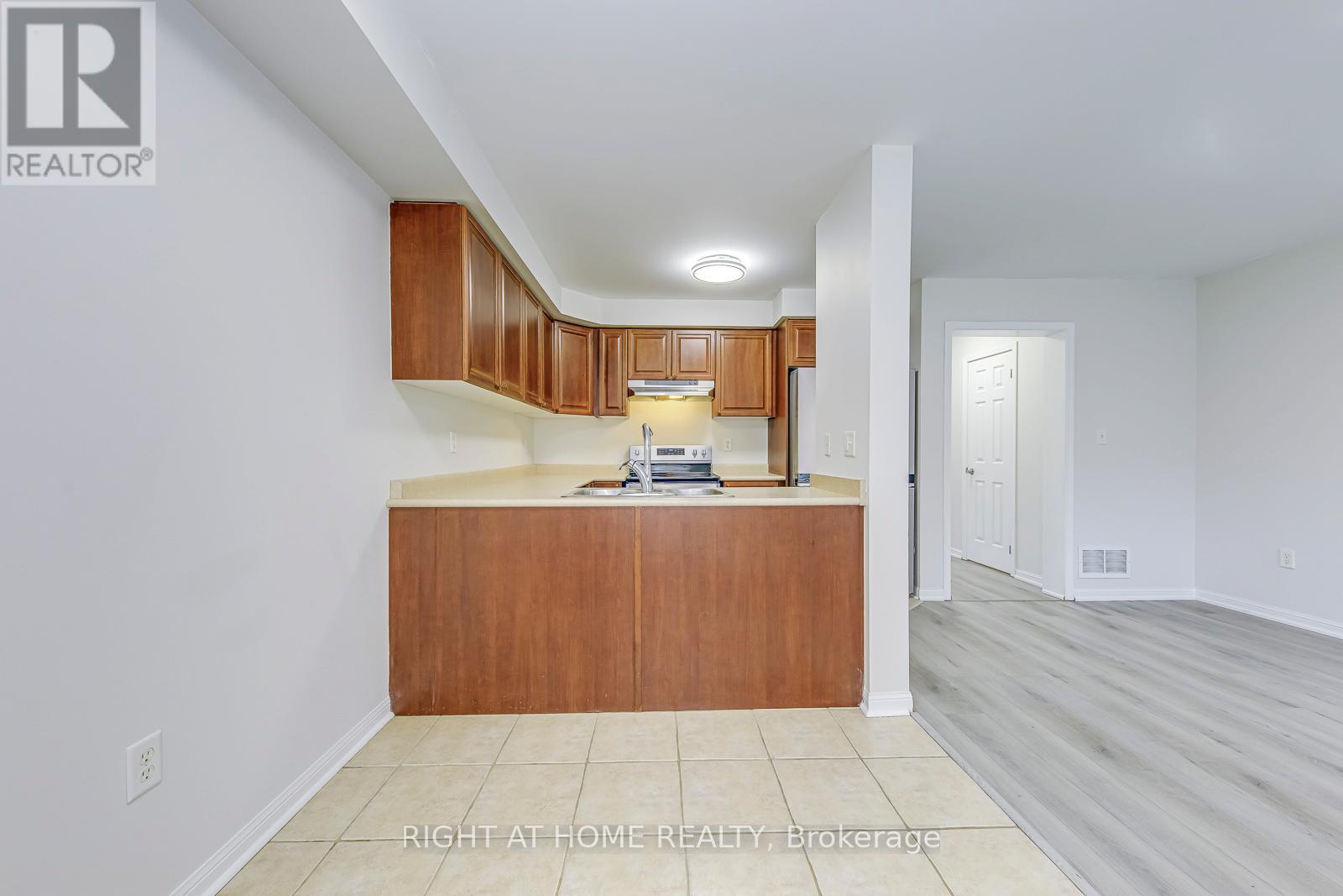 2872 Garnethill Way, Oakville, Ontario  L6M 5E8 - Photo 13 - W12210355
