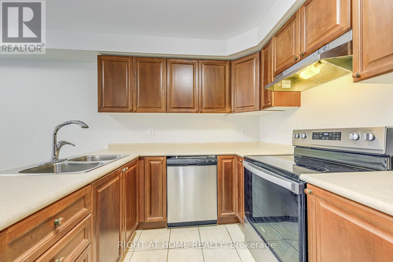 2872 Garnethill Way, Oakville, Ontario  L6M 5E8 - Photo 16 - W12210355