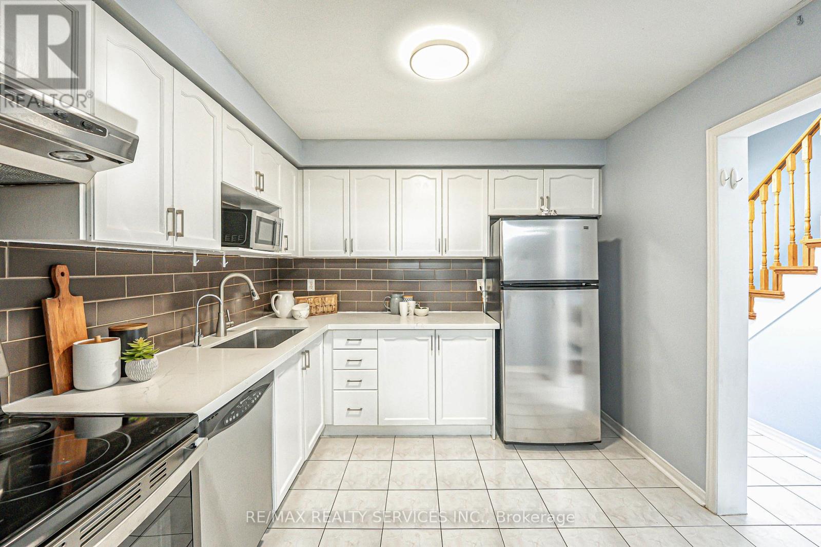 3841 Densbury Drive, Mississauga, Ontario  L5N 6Z3 - Photo 14 - W12210371