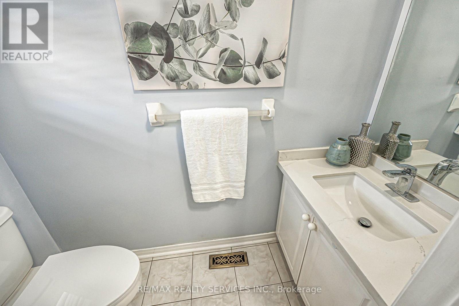 3841 Densbury Drive, Mississauga, Ontario  L5N 6Z3 - Photo 16 - W12210371