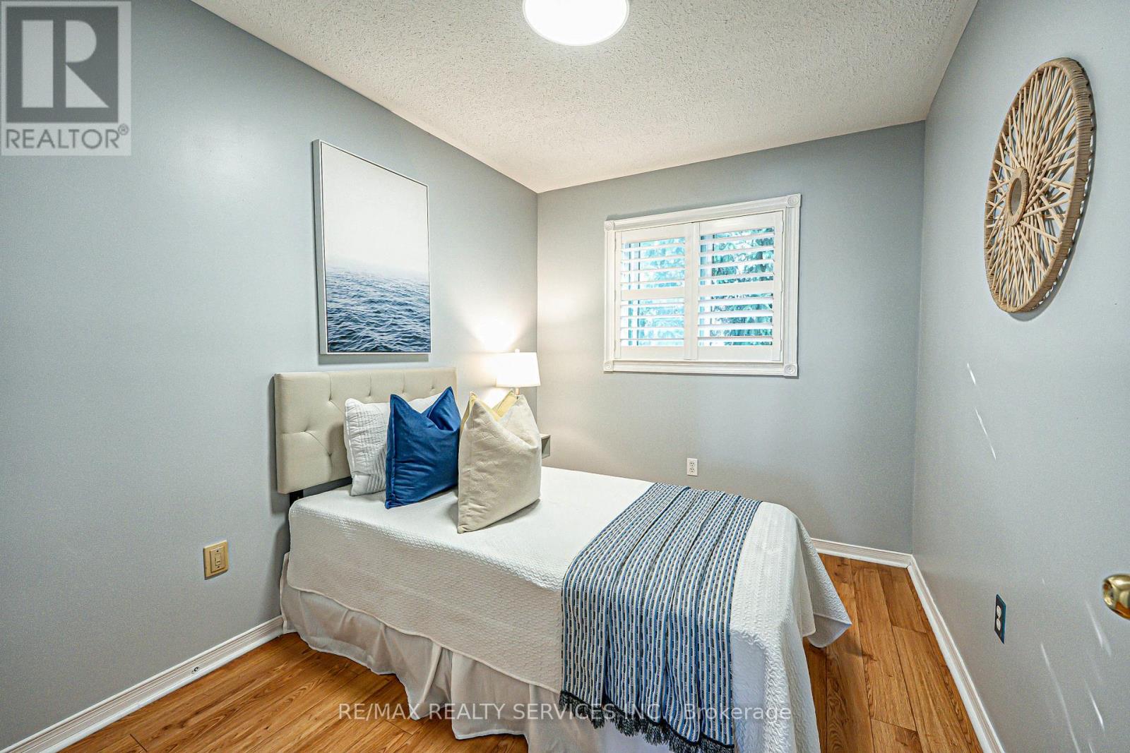 3841 Densbury Drive, Mississauga, Ontario  L5N 6Z3 - Photo 24 - W12210371