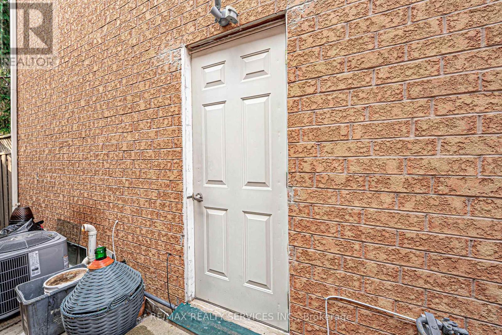 3841 Densbury Drive, Mississauga, Ontario  L5N 6Z3 - Photo 27 - W12210371