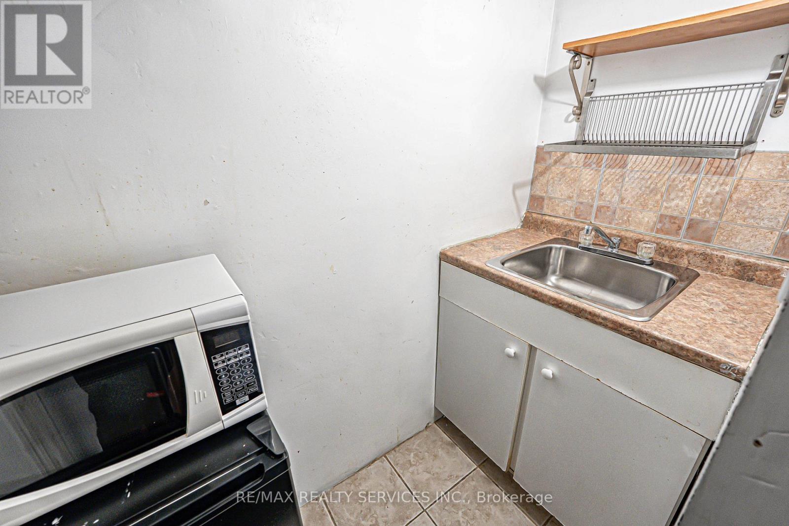 3841 Densbury Drive, Mississauga, Ontario  L5N 6Z3 - Photo 34 - W12210371