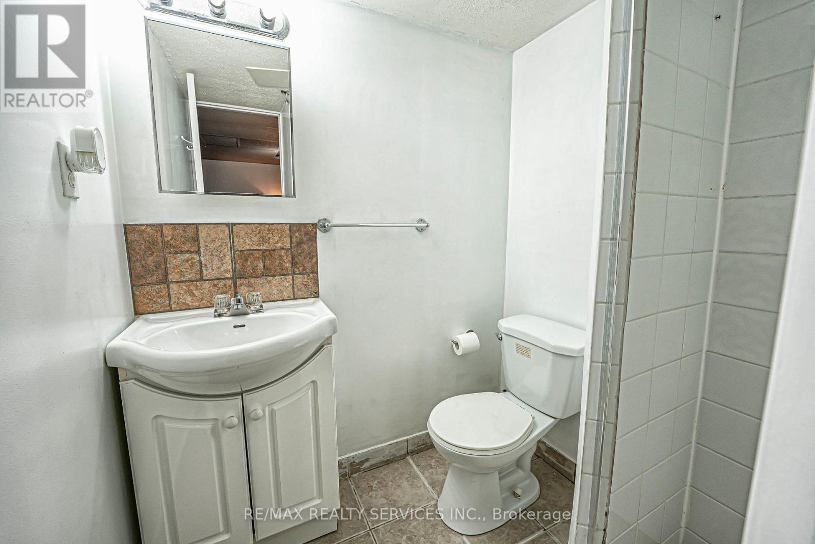 3841 Densbury Drive, Mississauga, Ontario  L5N 6Z3 - Photo 35 - W12210371