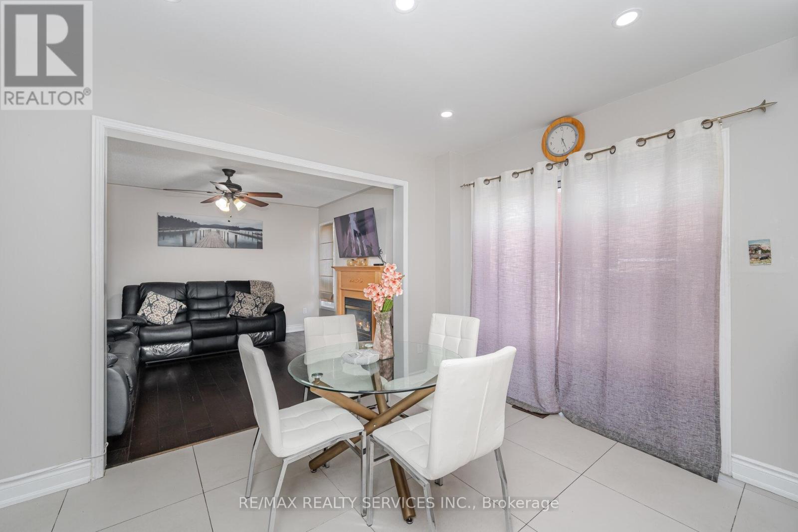 30 Sams Crescent, Brampton (Fletcher's Meadow), Ontario  L7A 3R7 - Photo 14 - W12210375