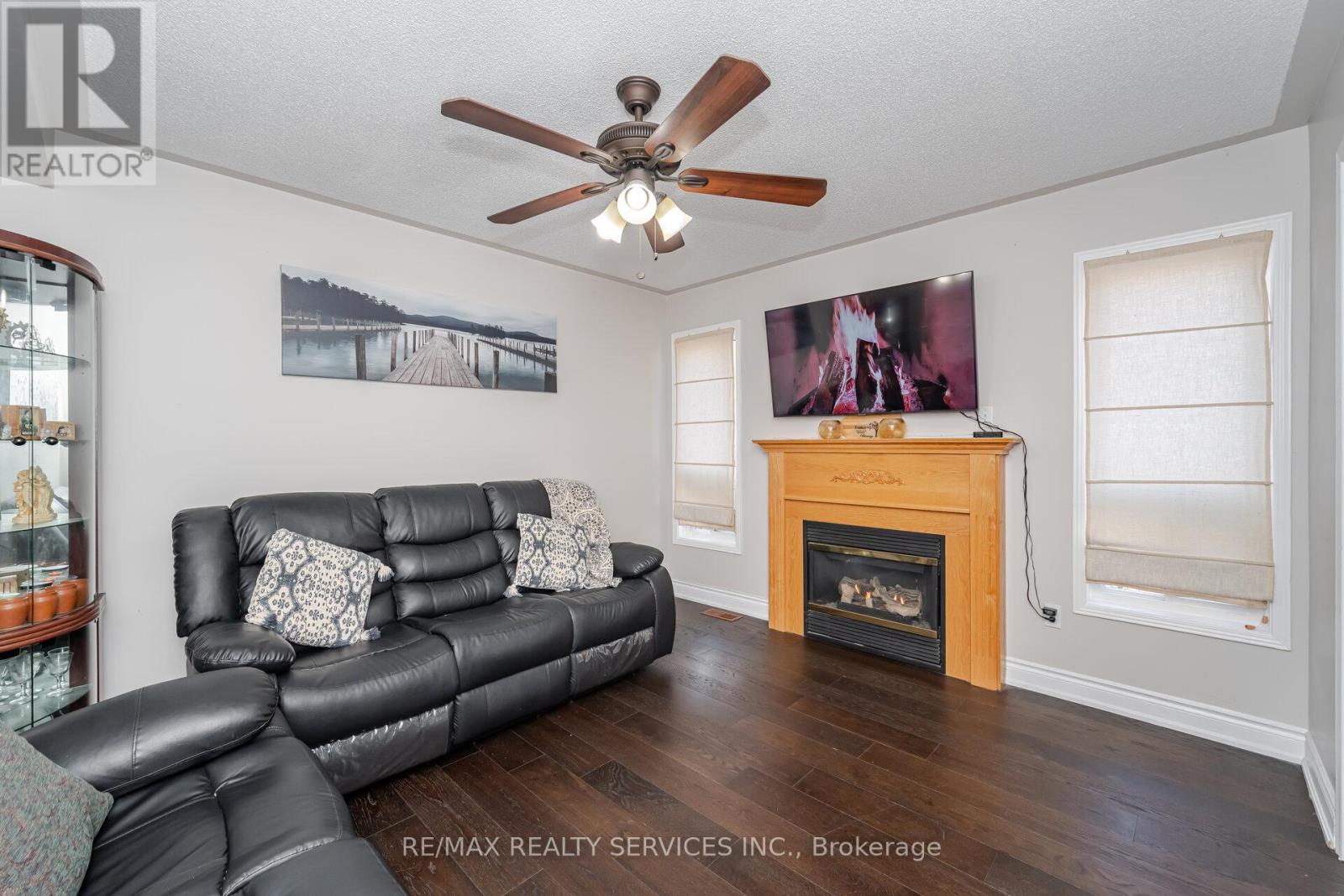 30 Sams Crescent, Brampton (Fletcher's Meadow), Ontario  L7A 3R7 - Photo 15 - W12210375
