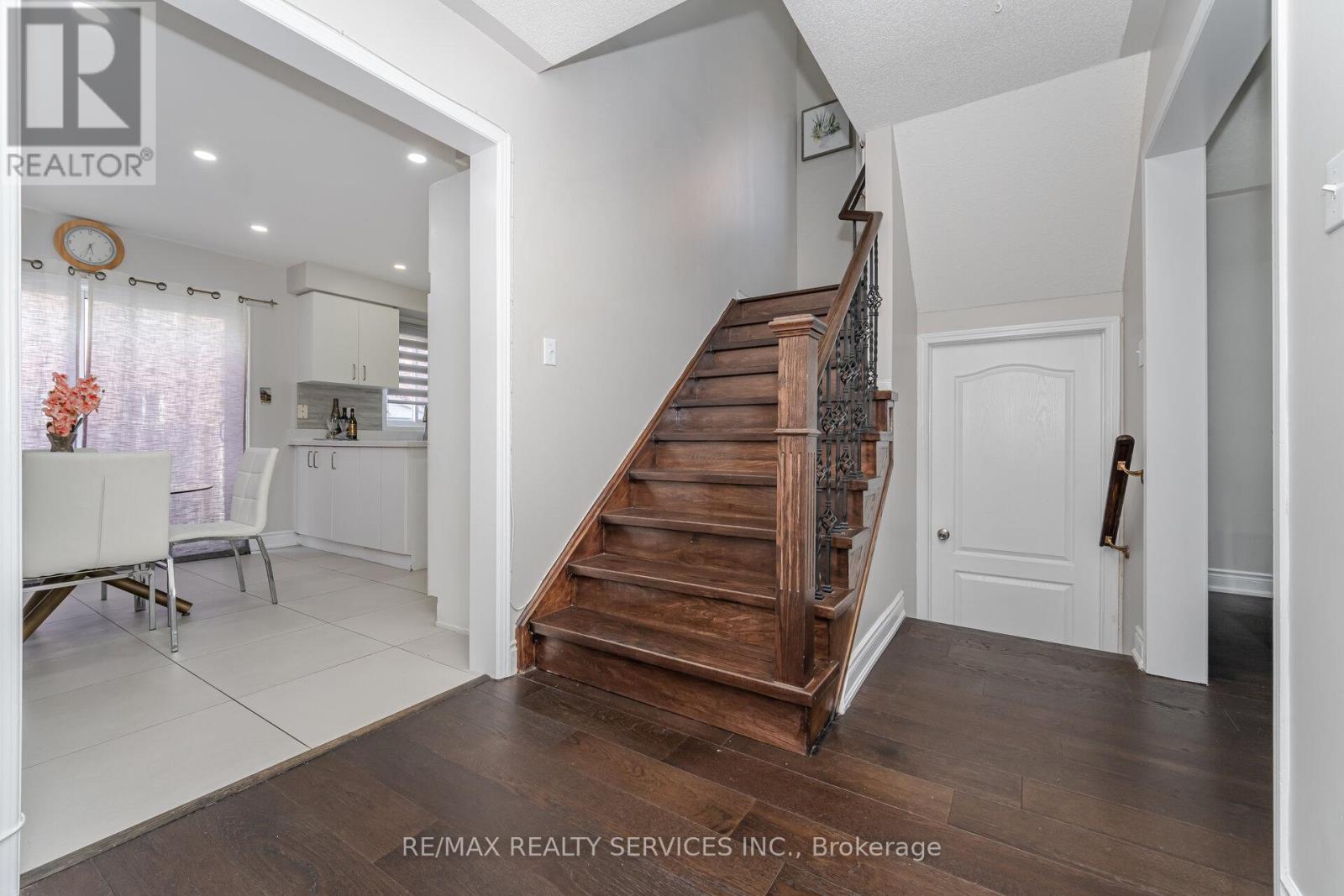 30 Sams Crescent, Brampton (Fletcher's Meadow), Ontario  L7A 3R7 - Photo 20 - W12210375