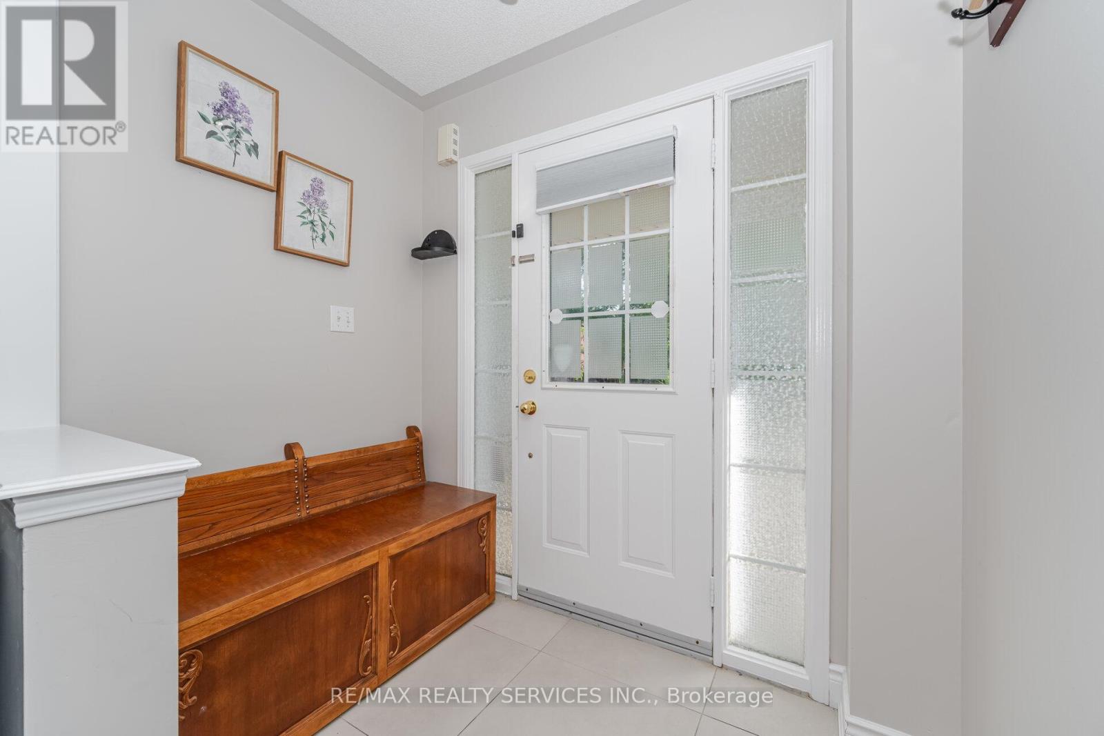 30 Sams Crescent, Brampton (Fletcher's Meadow), Ontario  L7A 3R7 - Photo 6 - W12210375