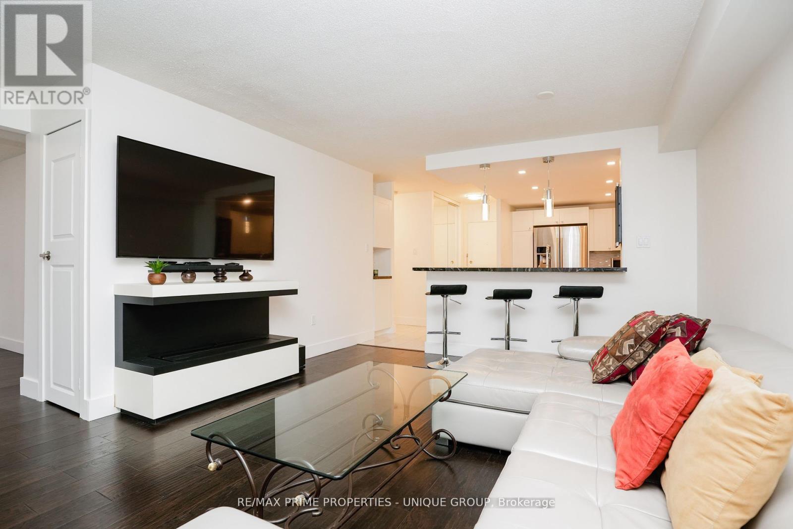 706 - 300 Webb Drive, Mississauga, Ontario  L5B 3W3 - Photo 11 - W12210381
