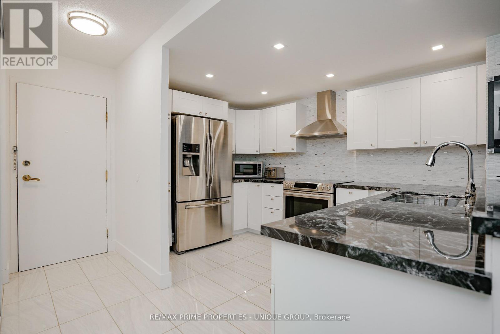 706 - 300 Webb Drive, Mississauga, Ontario  L5B 3W3 - Photo 14 - W12210381