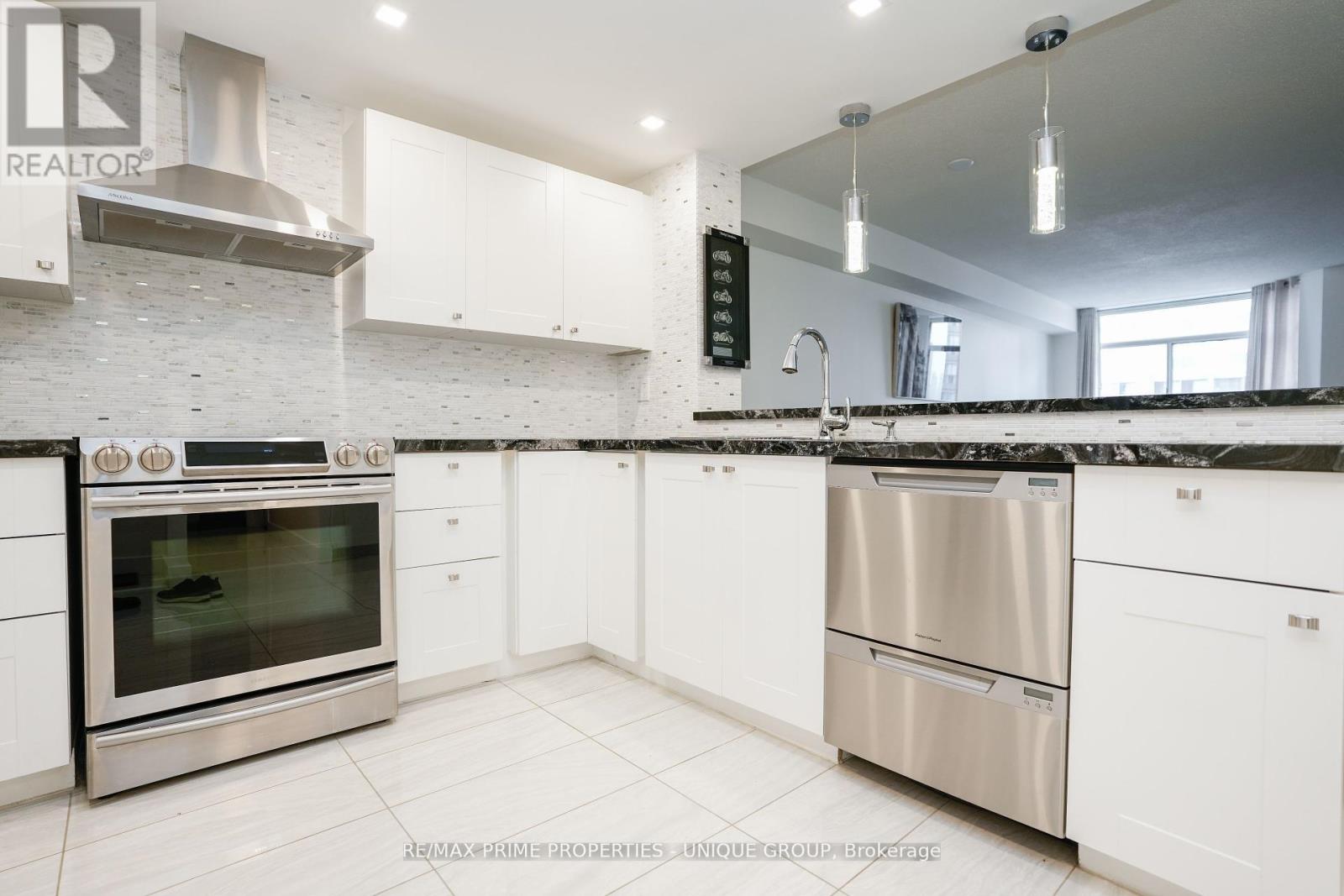 706 - 300 Webb Drive, Mississauga, Ontario  L5B 3W3 - Photo 17 - W12210381